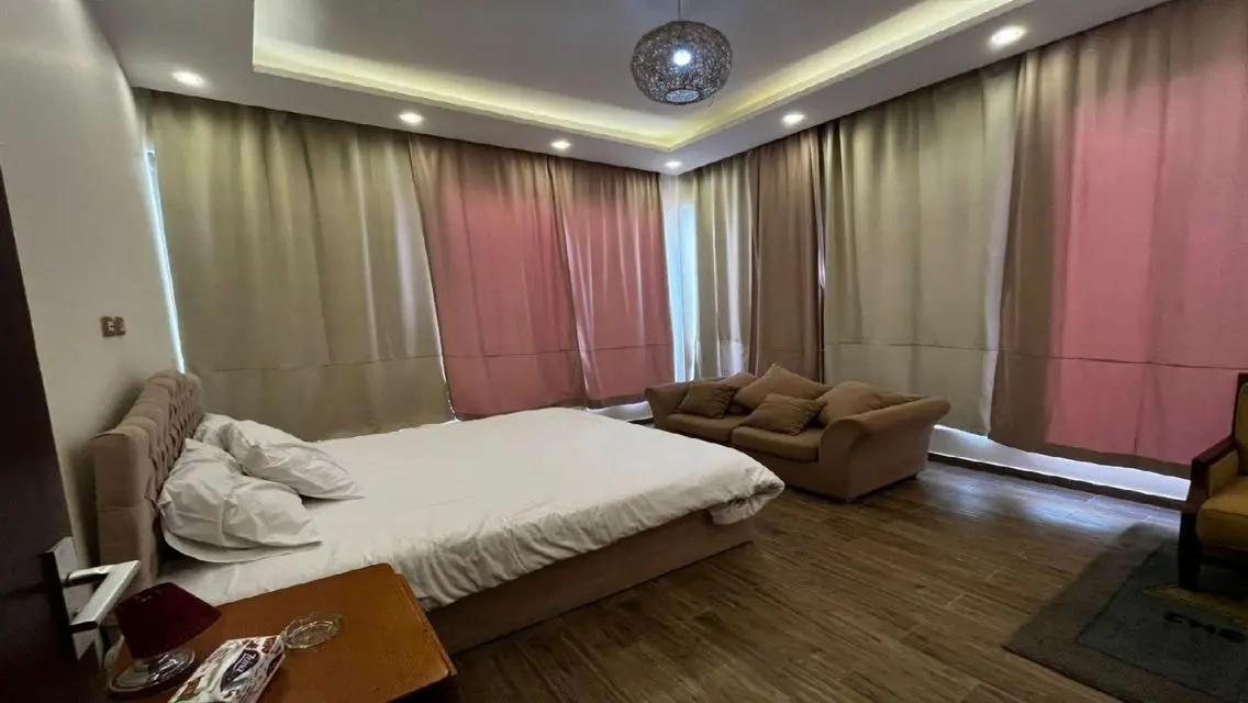 شقه فاخره إيجار بجاردن جنوب الأكاديمية ز