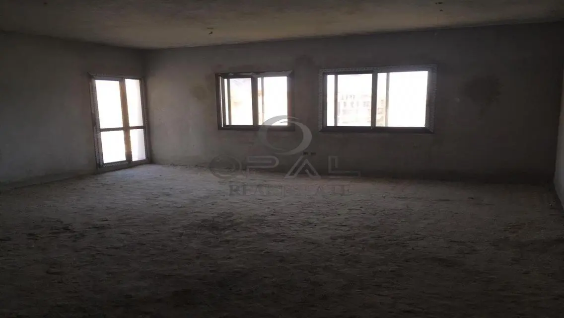 شقة للبيع ويستاون بيفرلي هيلز مساحة ٢٥٠م