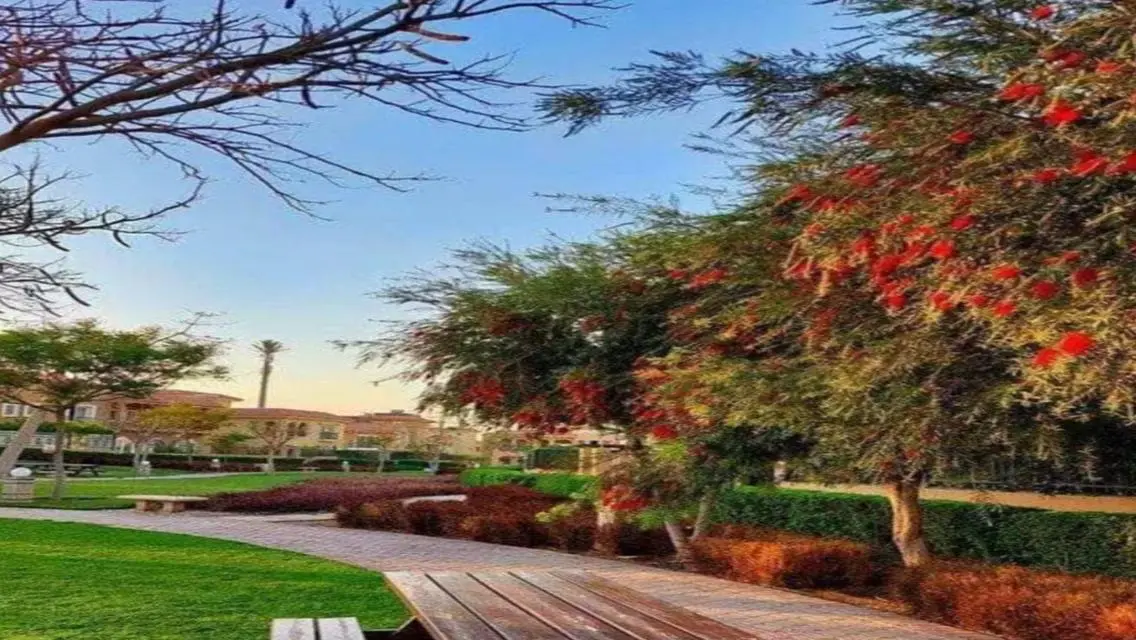شقه استلام قريب بالتجمع الخامس بالتقسيط على 12سنه