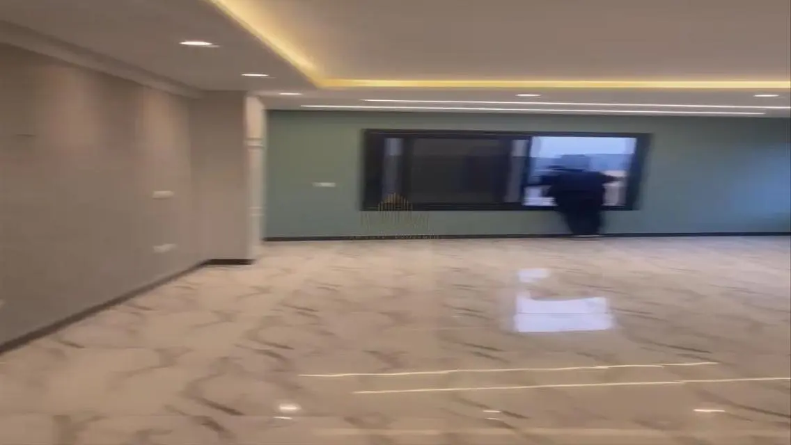 ready to move, close to clubs