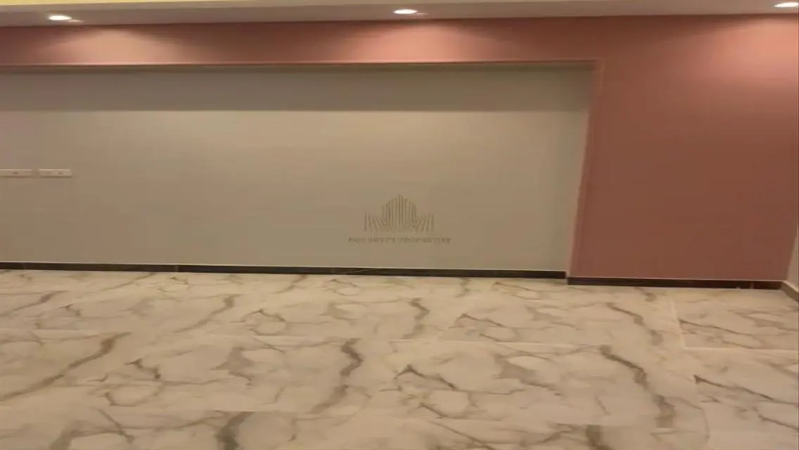 ready to move, close to clubs