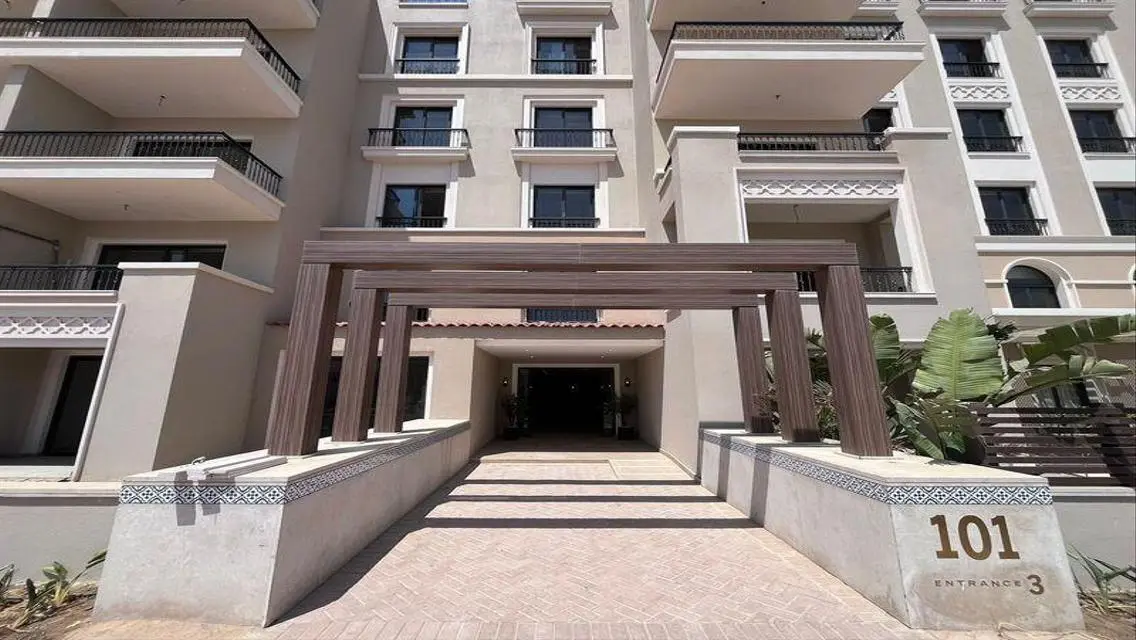 Townhouse for resale in Village West + prime loc