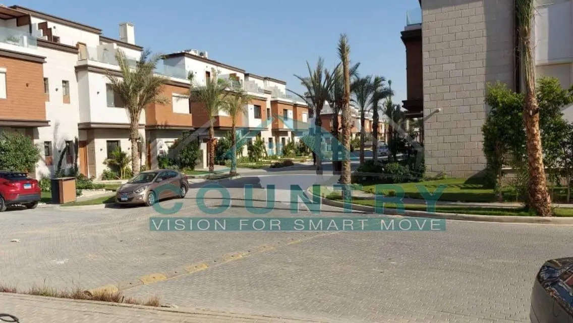 Town House Middle Ready to move with installments.
