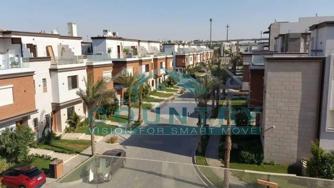 Town House Middle Ready to move with installments.