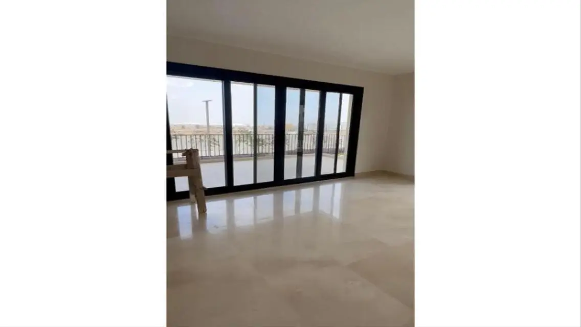 شقة للبيع في اوويست لوكيشن مميز اقل من سعر السوق
