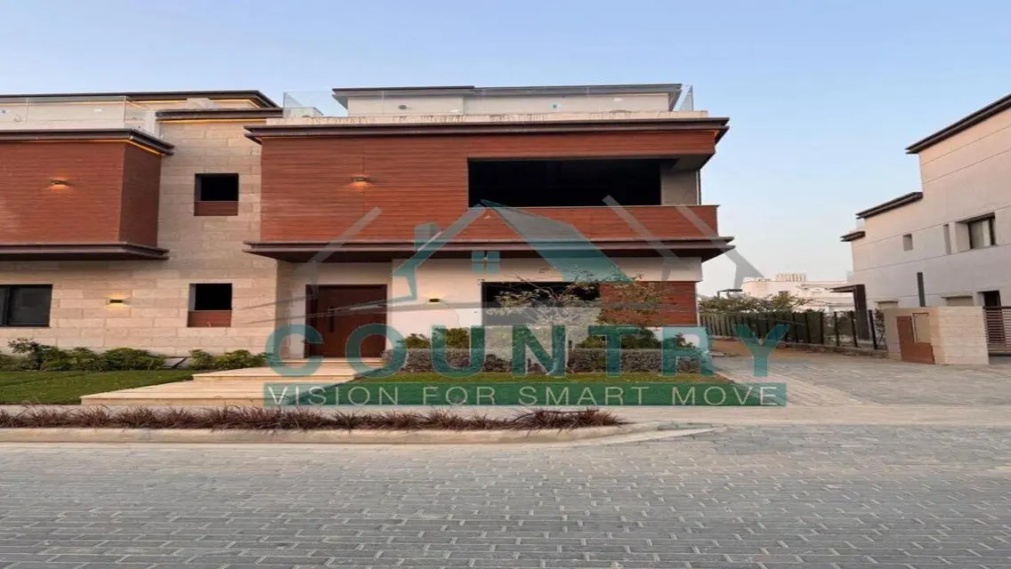 Town House Corner 300 sqm RTM with instalments.