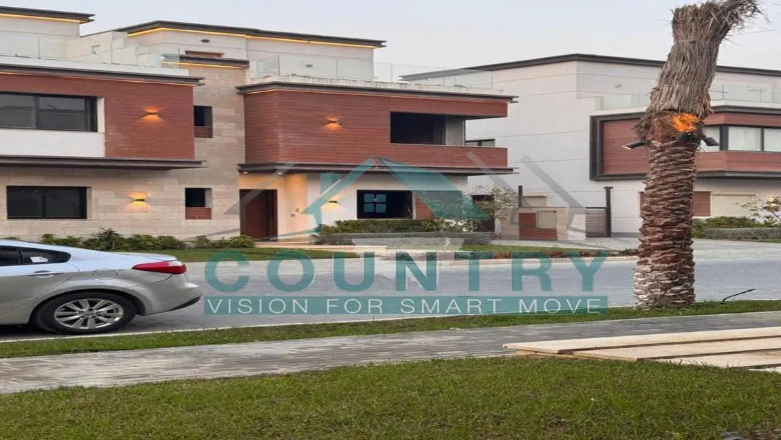 Town House Corner 300 sqm RTM with instalments.