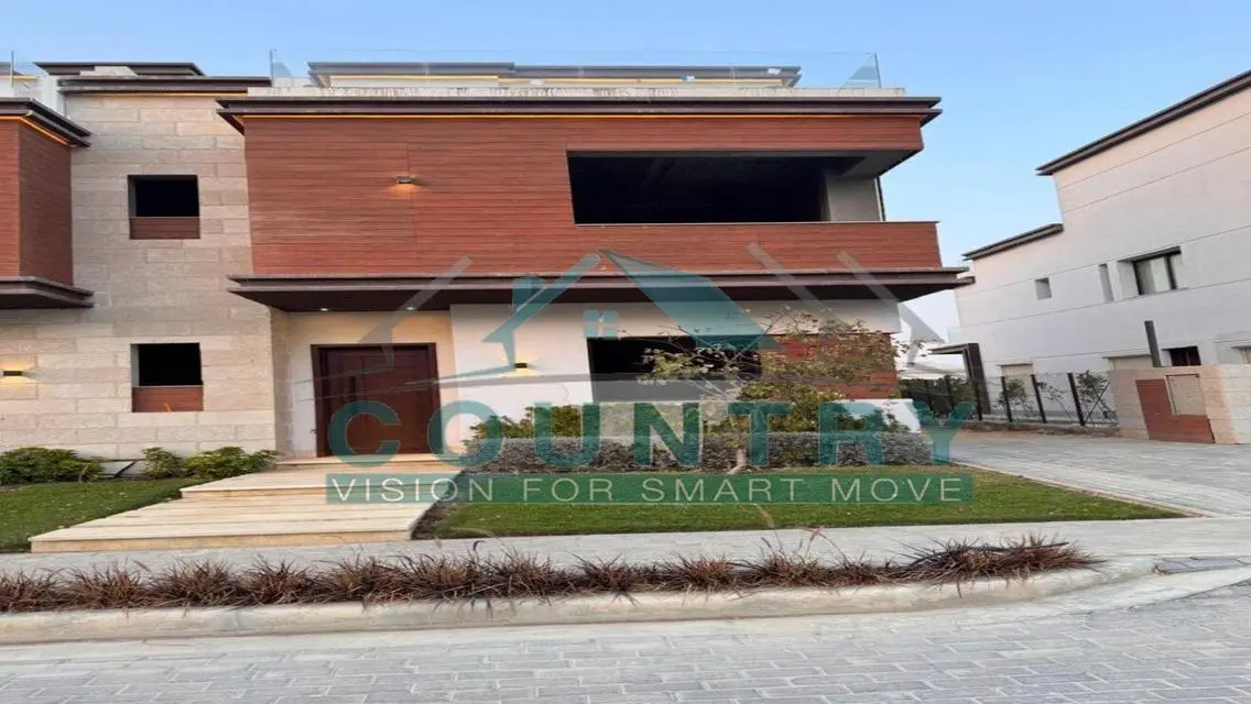 Town House Corner 300 sqm RTM with instalments.