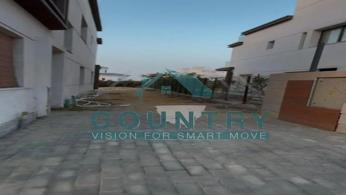 Town House Corner 300 sqm RTM with instalments.