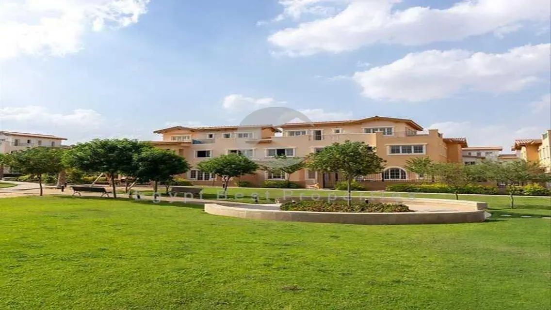 for sale town 4 beds  prime location in hyde park