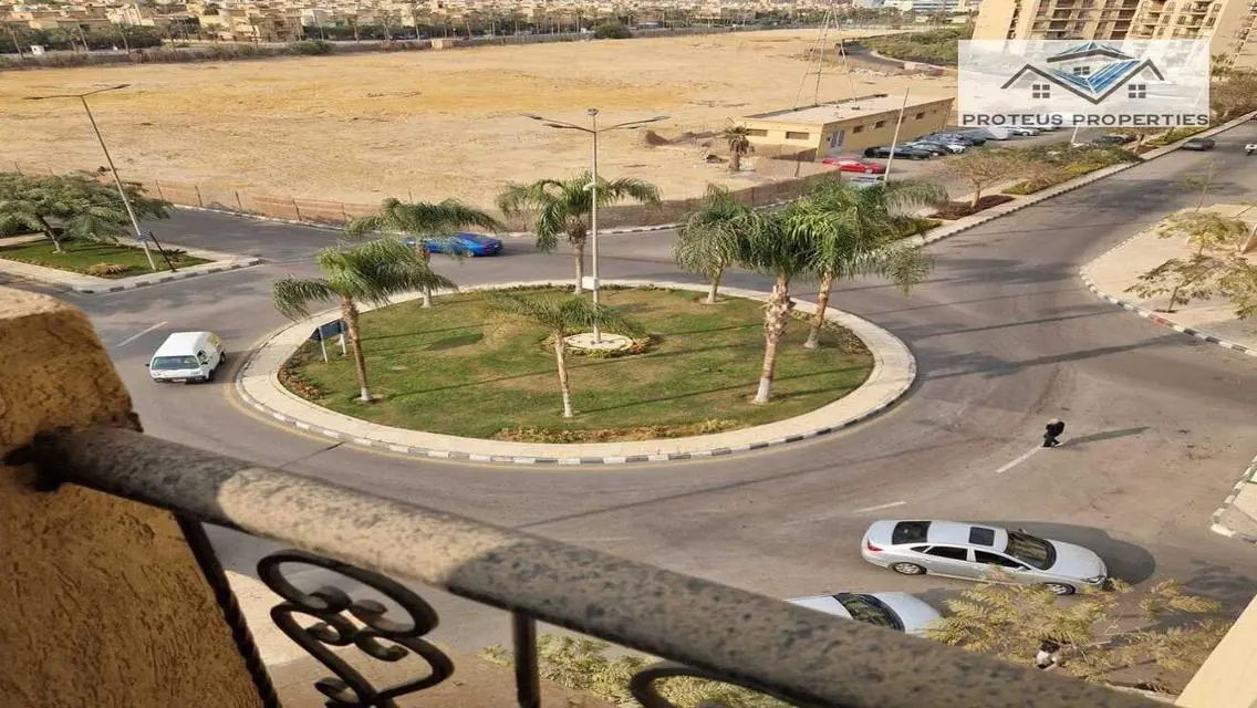 شقة فاخرة بمساحة واسعة في موقع متميز
