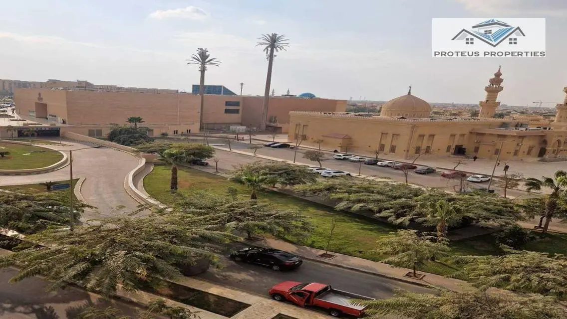 شقة فاخرة بمساحة واسعة في موقع متميز