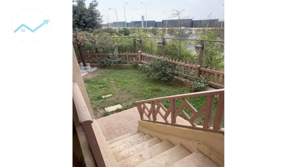 شقة فاخرة مع شرفة وحديقة خاصة