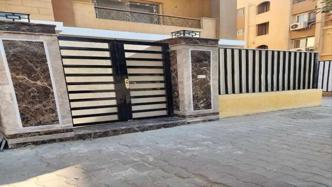 شقة بجاردن تشطيب سوبر لوكس في كمبوند الخمايل