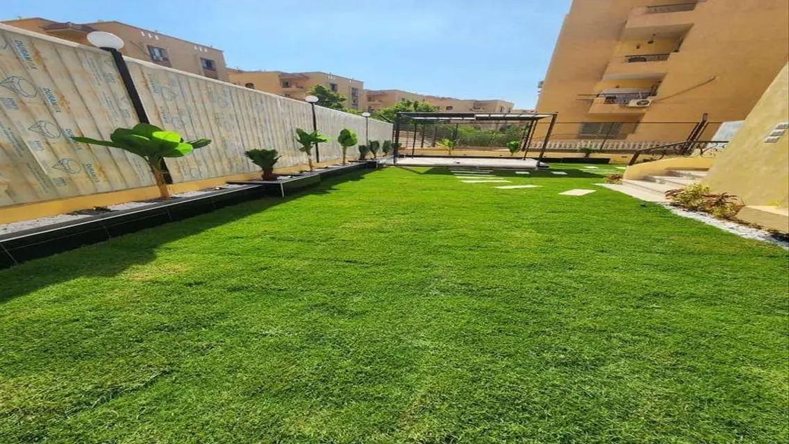 شقة بجاردن تشطيب سوبر لوكس في كمبوند الخمايل