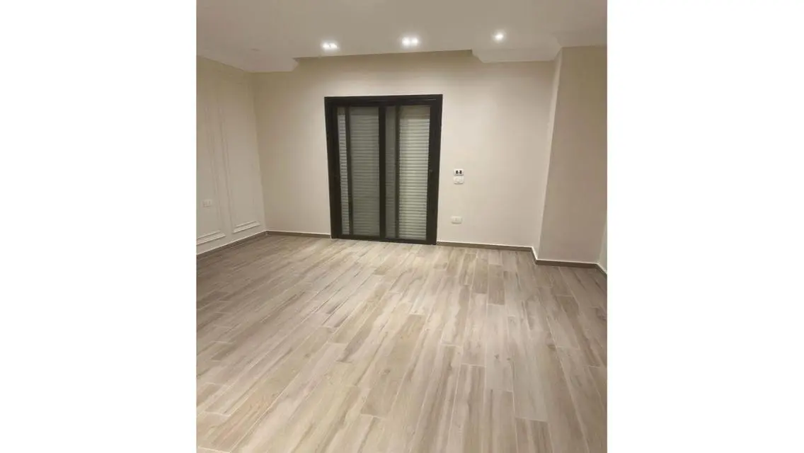 شقة للايجار في فيليت - سكاي كوندوس , نص مفروش