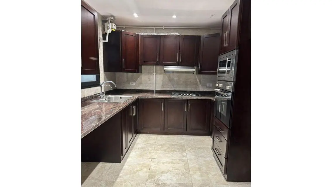 شقة للايجار في فيليت - سكاي كوندوس , نص مفروش