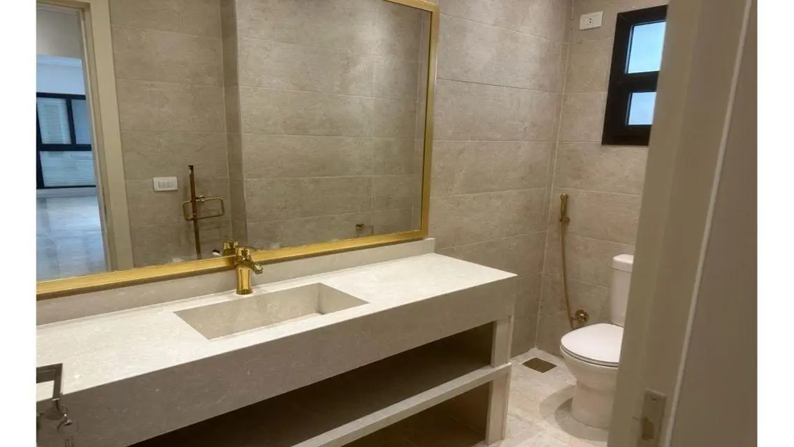 شقة للايجار في فيليت - سكاي كوندوس , نص مفروش