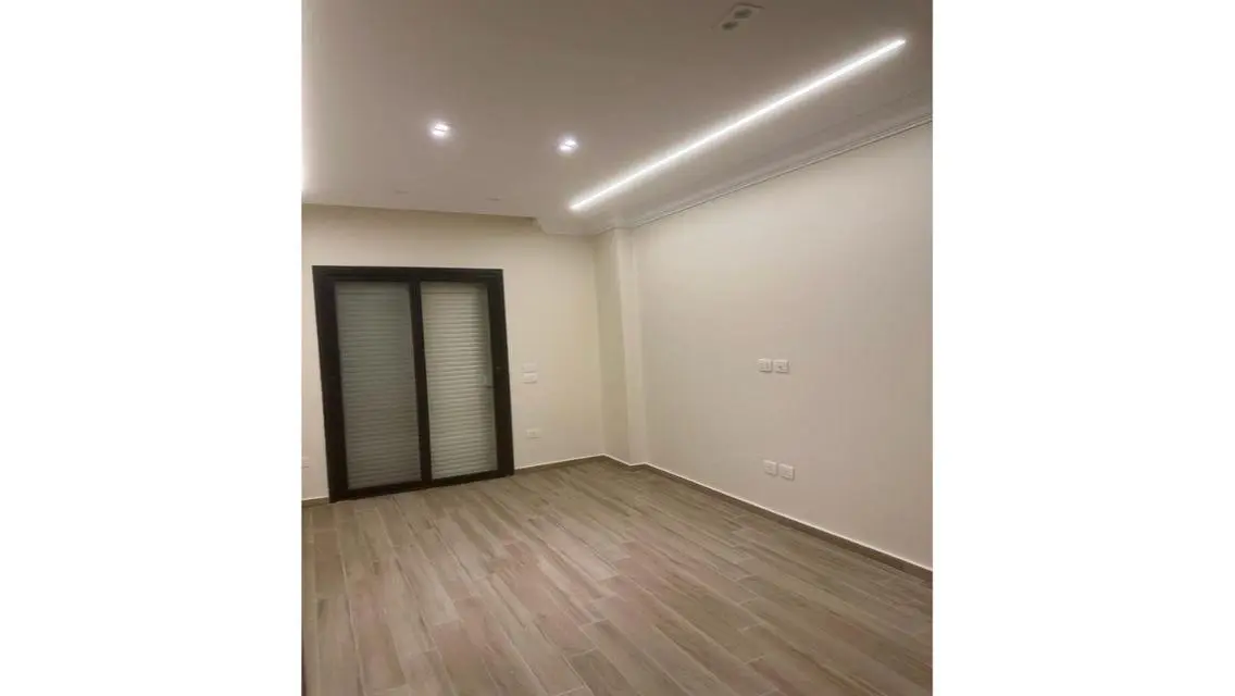 شقة للايجار في فيليت - سكاي كوندوس , نص مفروش