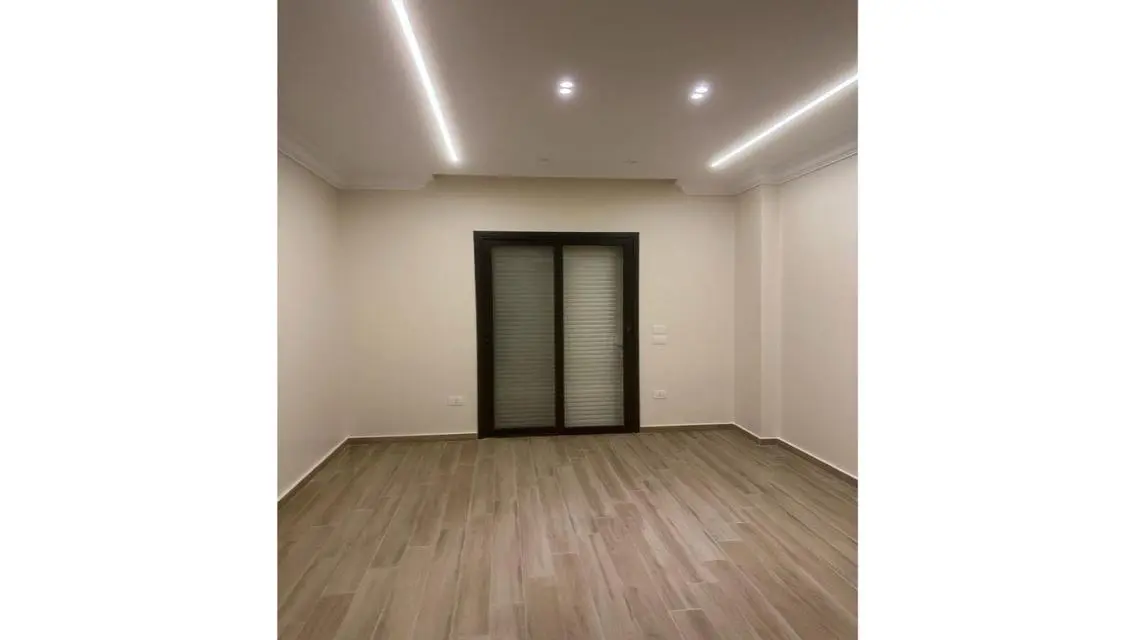 شقة للايجار في فيليت - سكاي كوندوس , نص مفروش