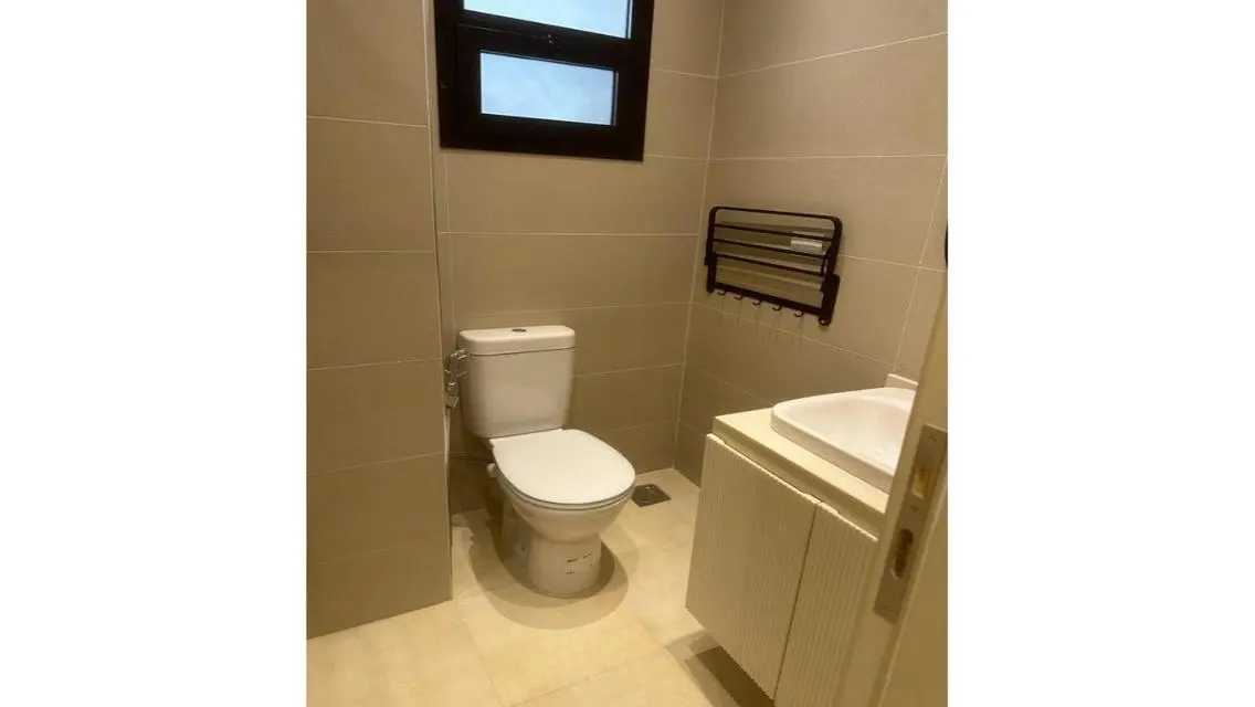 شقة للايجار في فيليت - سكاي كوندوس , نص مفروش