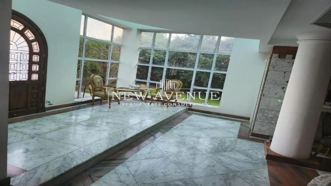فيلا تشطيب كامل بحمام سباحة بتكييف مركزي فى الشروق