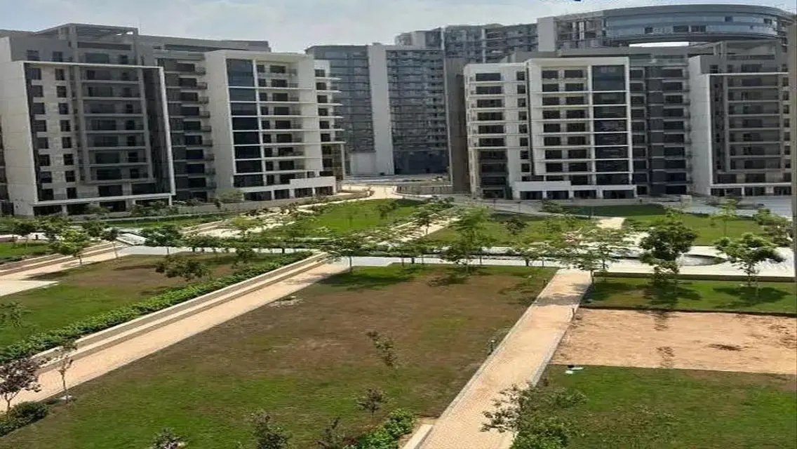 شقة تشطيب فندقى بالتكييفات فى ابراج زد جوار الربوه