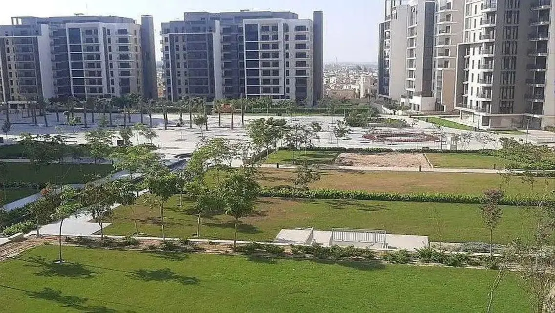 شقة تشطيب فندقى بالتكييفات فى ابراج زد جوار الربوه