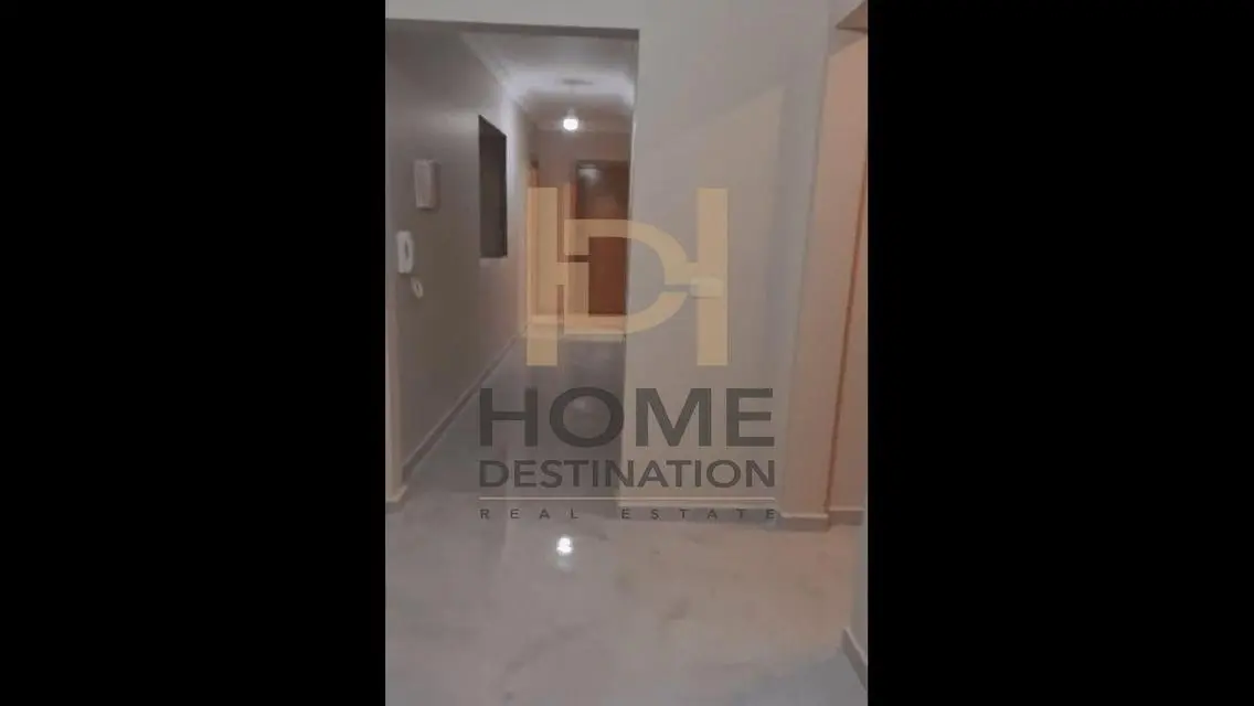شقه للايجار في كمبوند سراي s2 بموقع مميز جدا