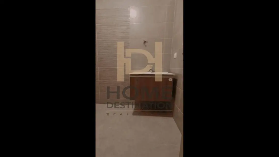 شقه للايجار في كمبوند سراي s2 بموقع مميز جدا