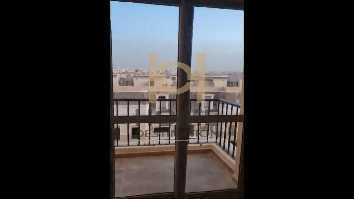 شقه للايجار في كمبوند سراي s2 بموقع مميز جدا