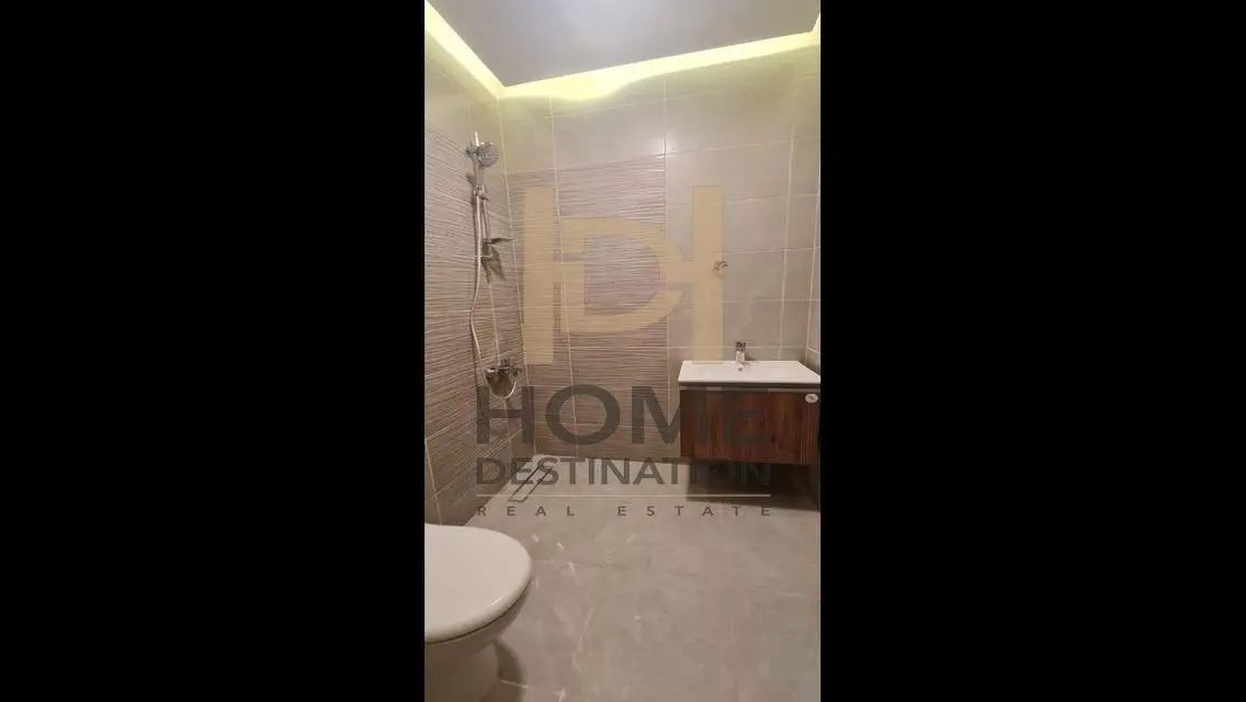 شقه للايجار في كمبوند سراي s2 بموقع مميز جدا