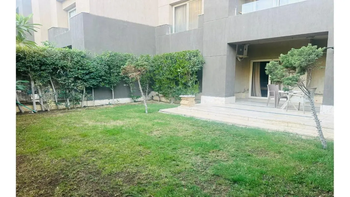 للإيجار شقة فاخرة بحديقة خاصة في ذا فيلدج