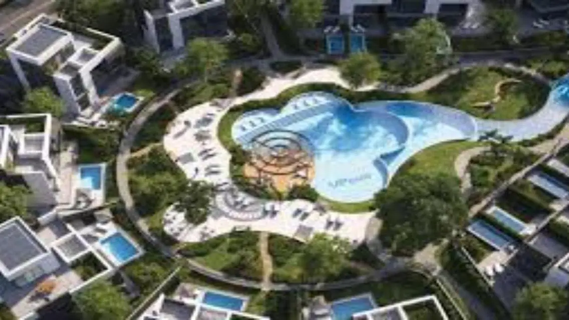 Townhouse 352 sqm + 160 sqm garden in a compound
