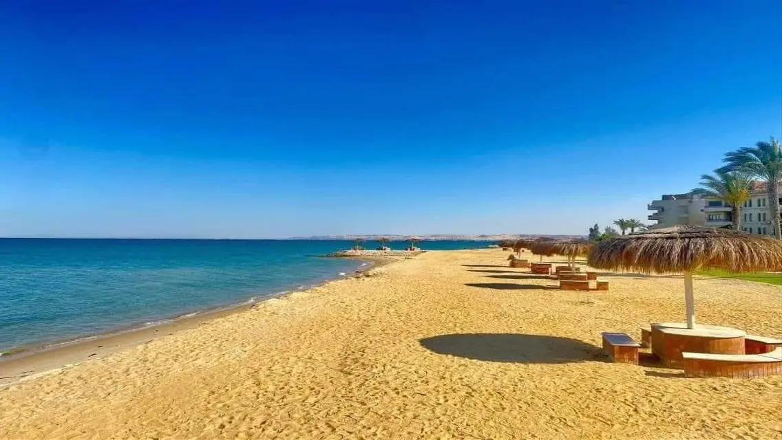 شقة فاخرة للبيع مطلة على بحيرات