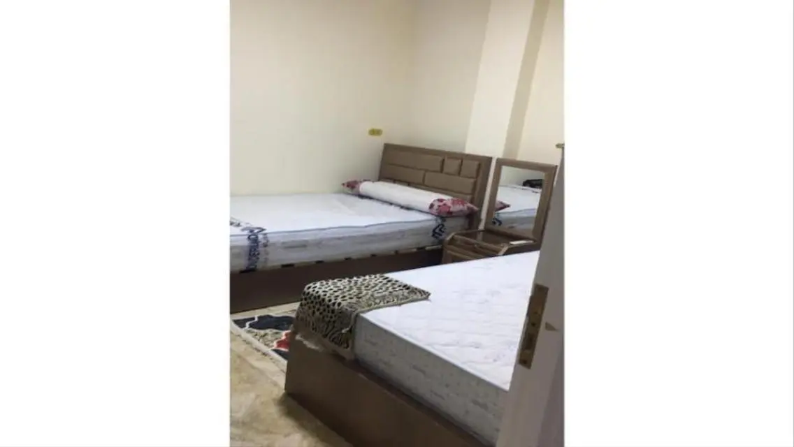 شقه للايجار مكيفه المحليه التالته التجمع التالت