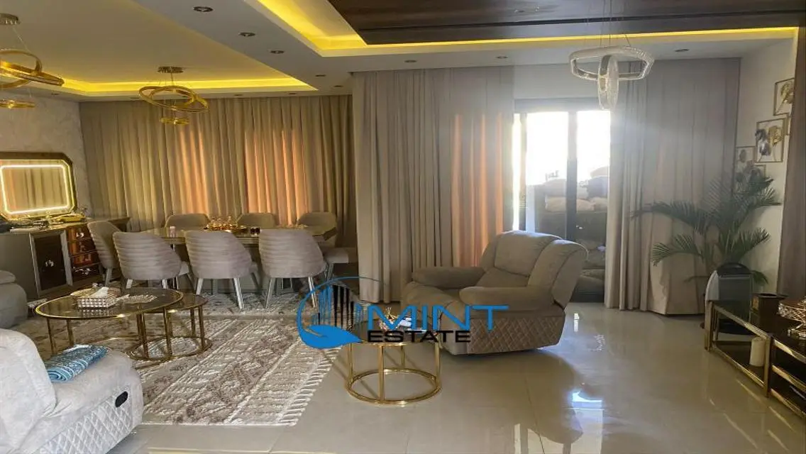 تاون هاوس للبيع في ميڤيدا بالمطبخ و التكييفات