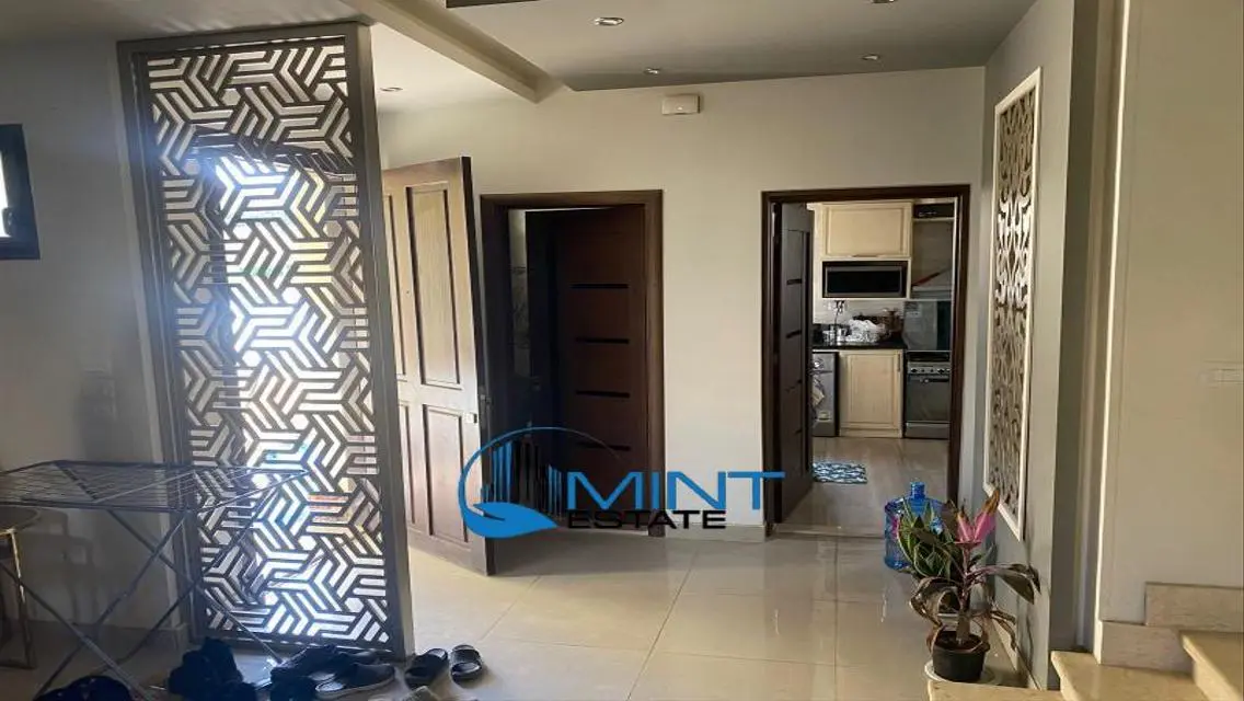 تاون هاوس للبيع في ميڤيدا بالمطبخ و التكييفات