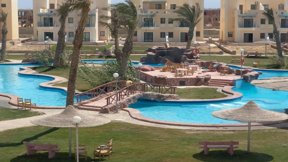 شالية ريفيرا بيتش 2 صف اول علي بحر بمقدم 30%