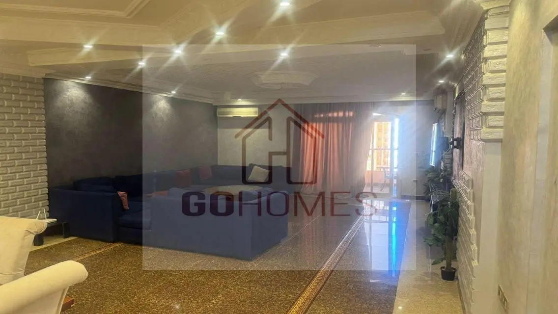 For sale, an apartment of 185 square meters, super