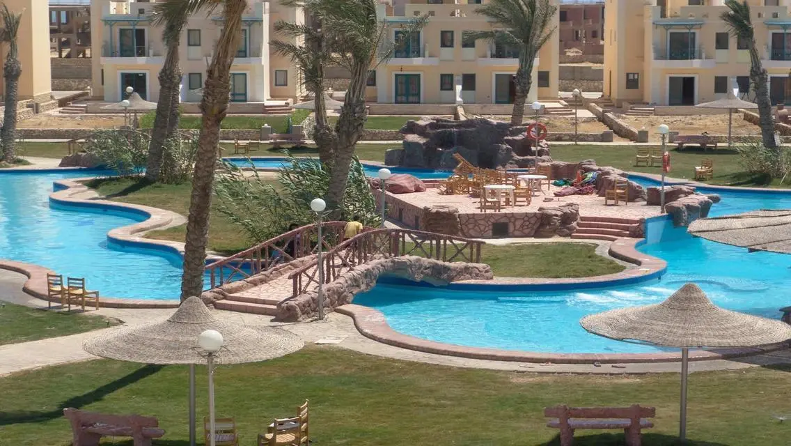 شالية ريفيرا بيتش 2 صف اول علي بحر بمقدم30%