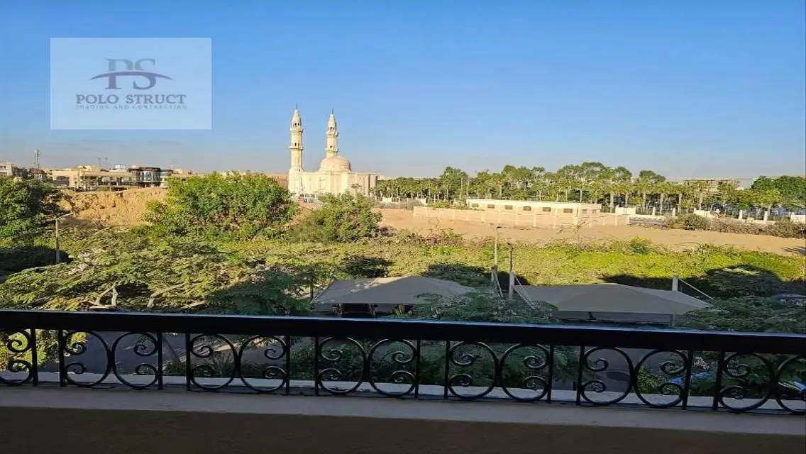 فيلا فاخرة للبيع في موقع متميز
