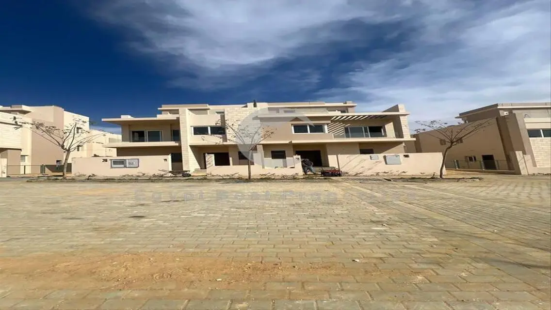 فيلا للبيع في هايد بارك الارض الجديده موقع متميز