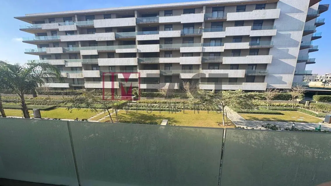 Distinctive apartment 180m in prime location