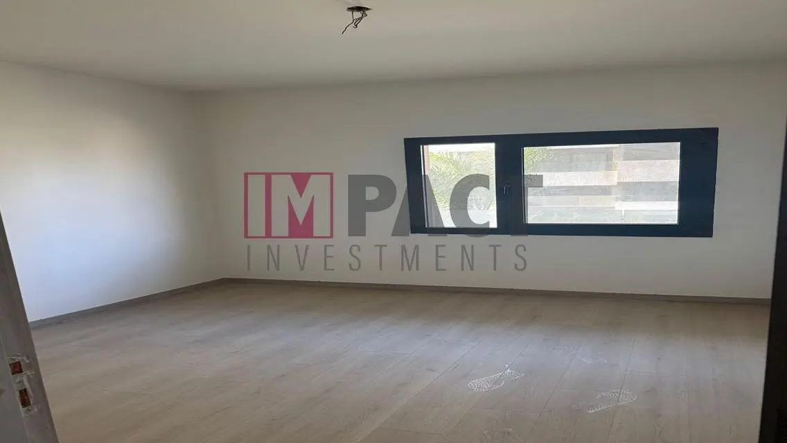 Distinctive apartment 180m in prime location