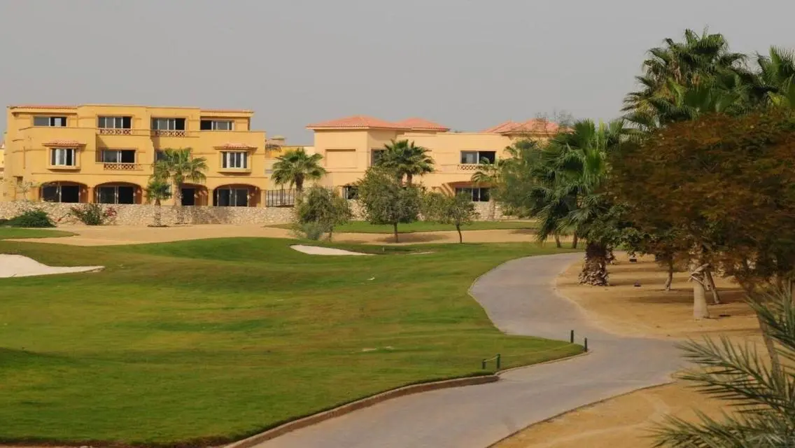 Ready to move villa 1,184m the golf by Paim hills.