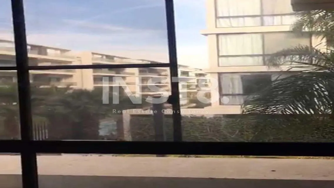 شقة مميزة سوبرلوكس للايجار ف ليك فيو اول سكن