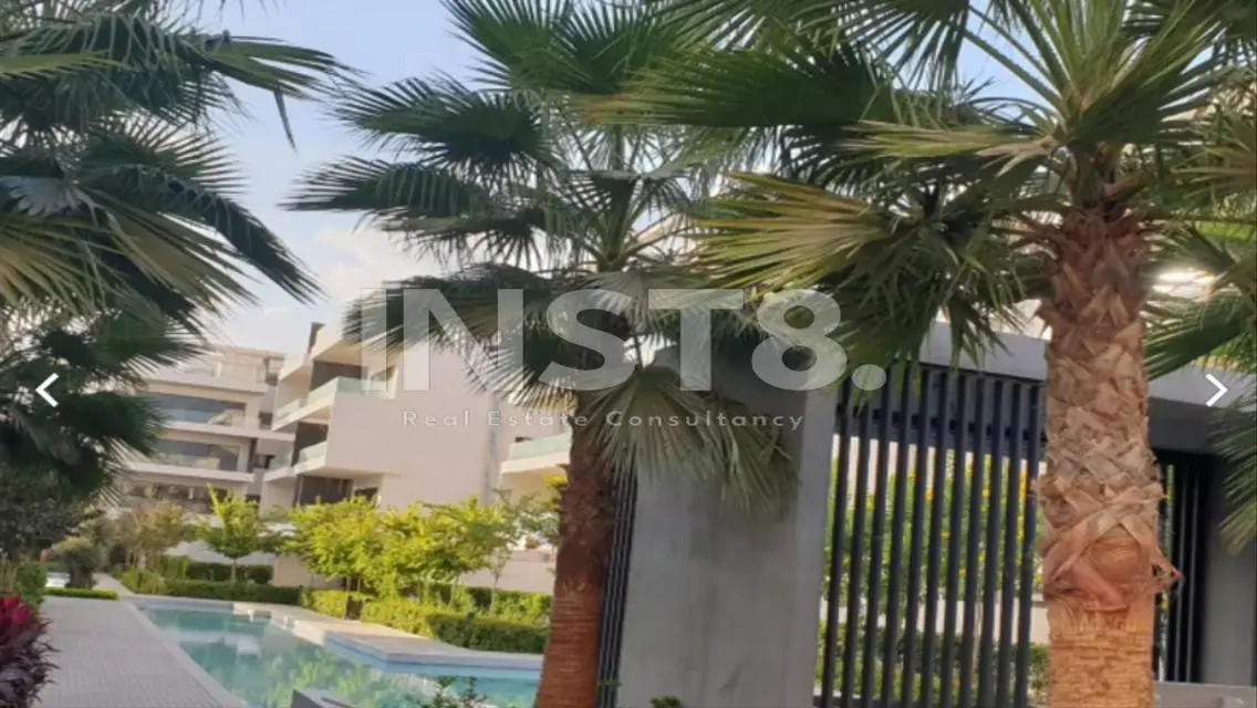 شقة فاخرة بحمام سباحة للبيع ف ليك فيوريزيدنس