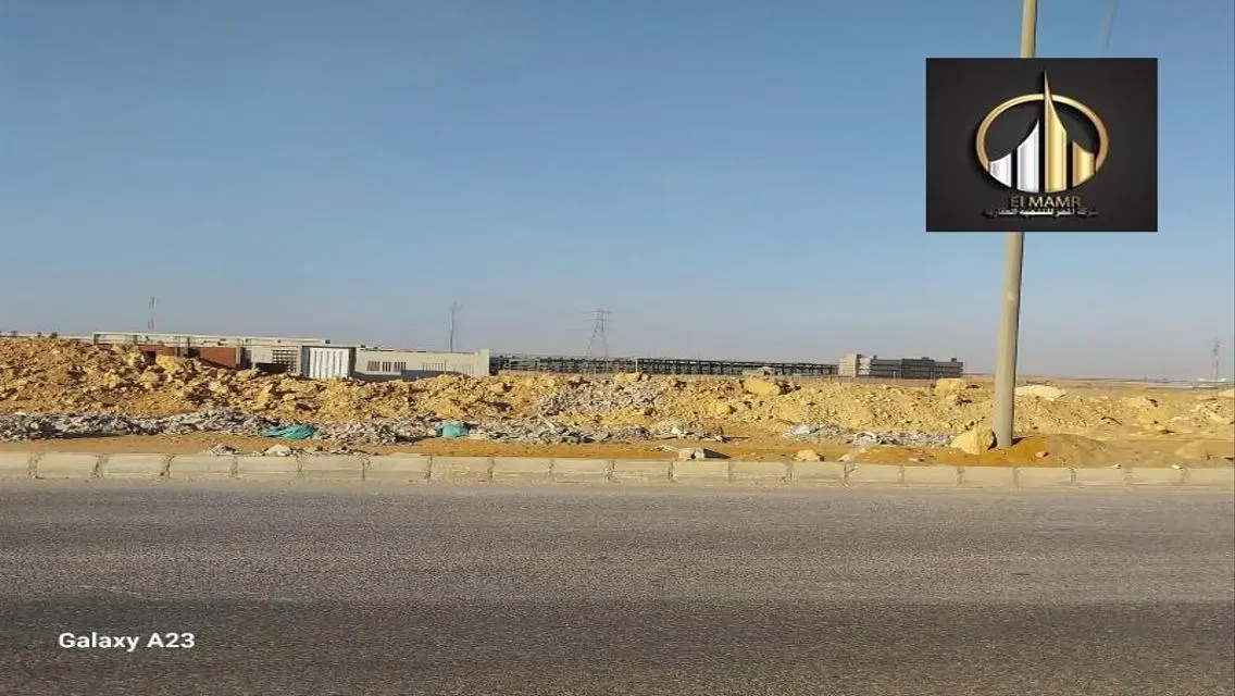 Land for sale, double-face, directly on the metro,