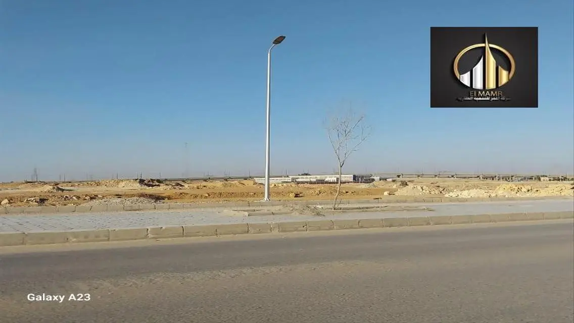 Land for sale, double-face, directly on the metro,